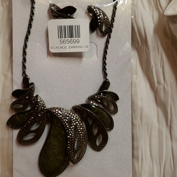 Necklace and earring set - Picture 3 of 3